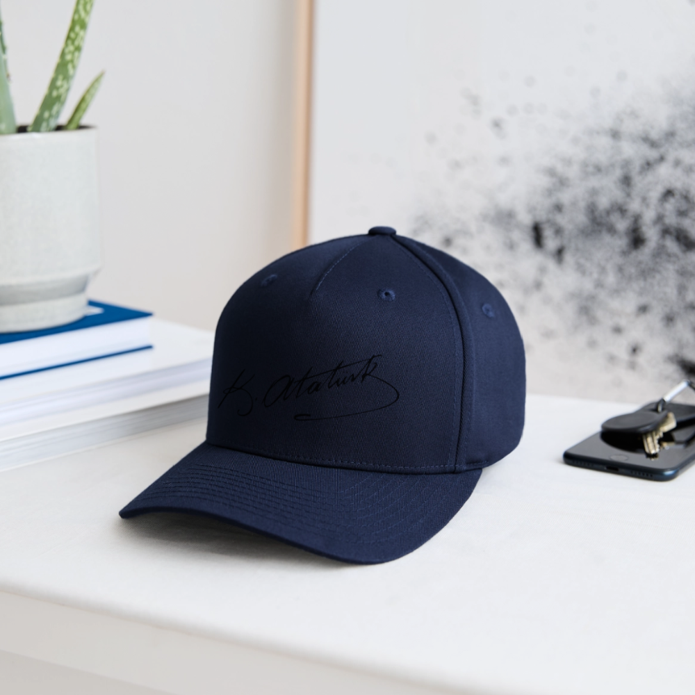 Die exklusive Atatürk Signature Flexfit Cap - Navy