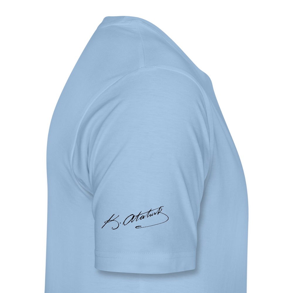 Atatürk Tribute T-Shirt – Porträt & Signatur vereint. - Sky