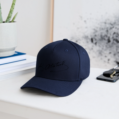 Die exklusive Atatürk Signature Flexfit Cap - Navy