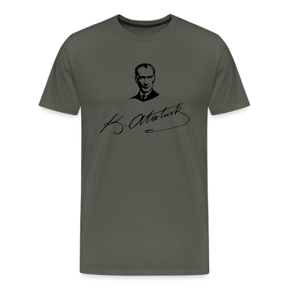 Atatürk Tribute T-Shirt – Porträt & Signatur vereint. - Asphalt